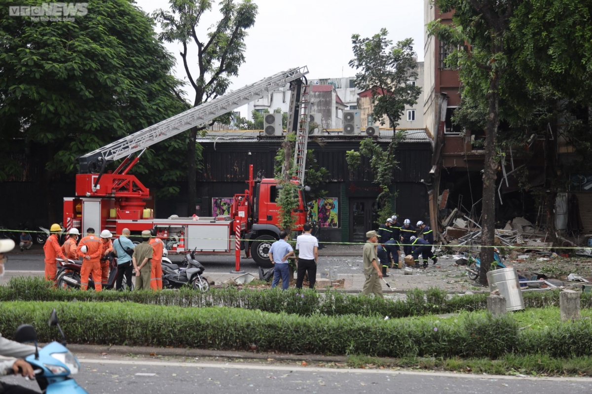 Trưa 15/8, khu vực vụ nổ khí gas quán ăn tại số nhà 42 đường Yên Phụ (phường Trúc Bạch, quận Ba Đình, Hà Nội) đang được phong toả.