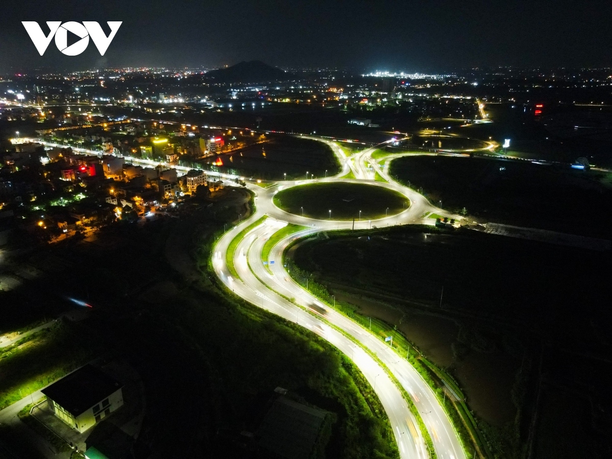 Với hạ tầng giao thông hiện đại, nút giao Tây Nam TP Bắc Ninh là một trong những nút giao lớn nhất kết nối cao tốc Hà Nội - Bắc Giang và quốc lộ 18 được kỳ vọng trong tương lai tháo nút thắt để phát triển đô thị và kinh tế