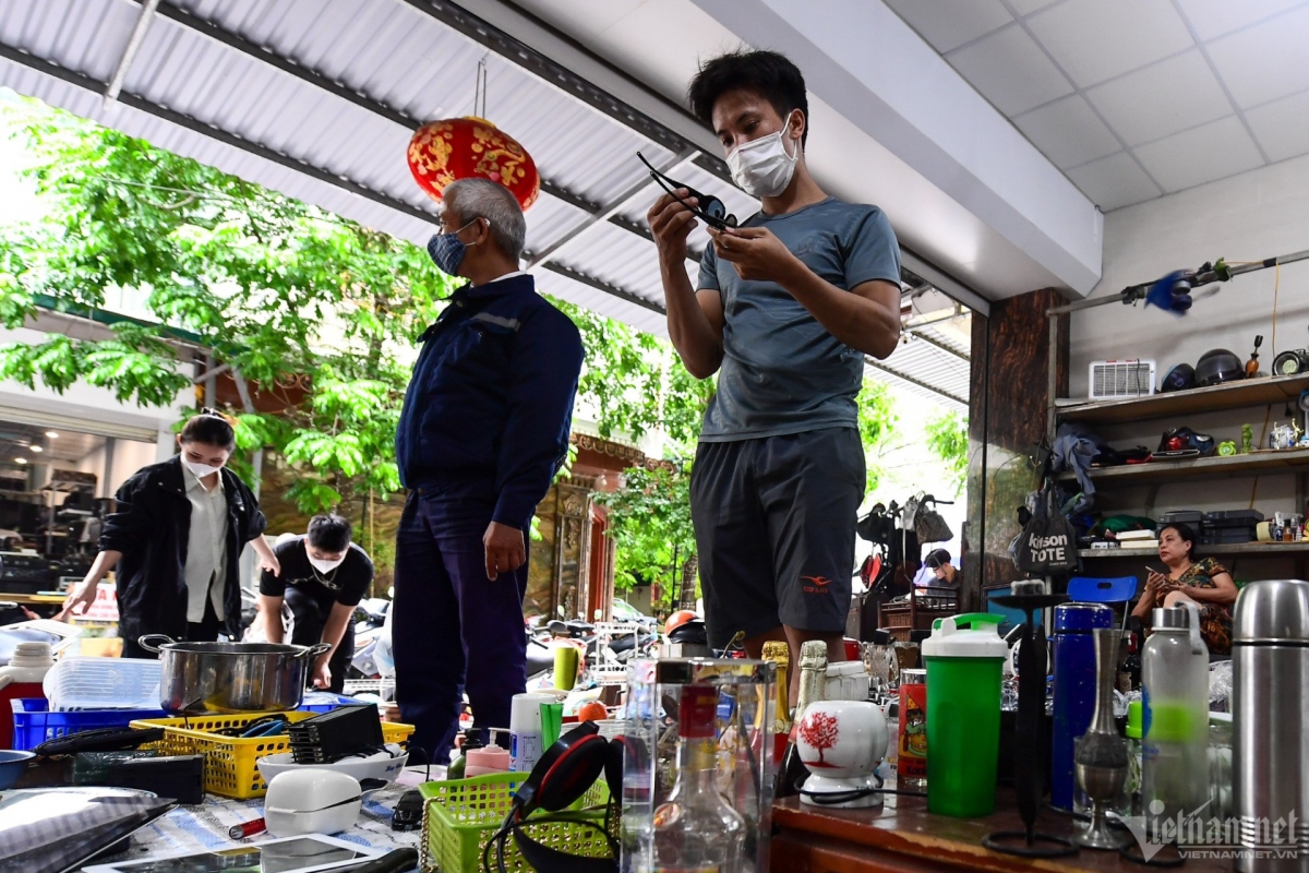 These Japanese household appliances are usually durable and are in very good quality providing that buyers take the time to search, according to Trung of Me Tri ward in Tu Liem district.