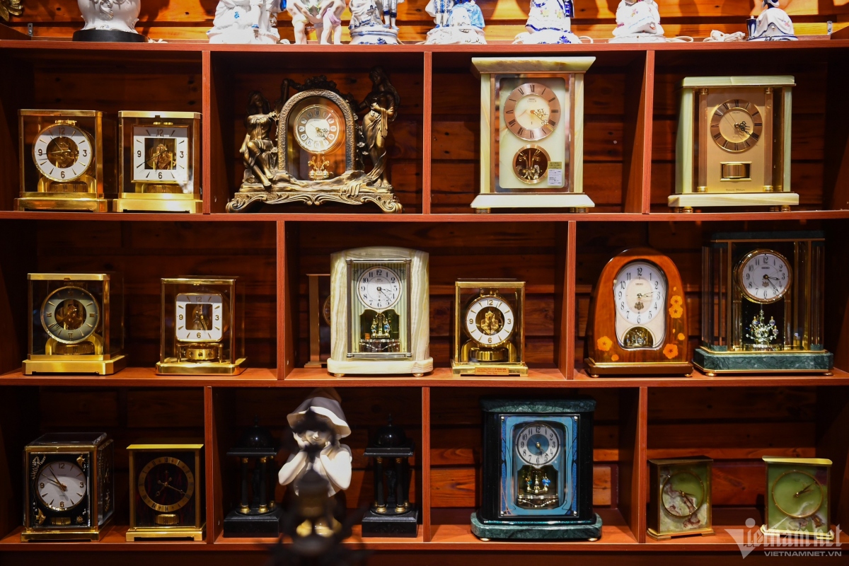 Clocks originated from Japan and Switzerland are worth around VND10 million to VND50 million each.