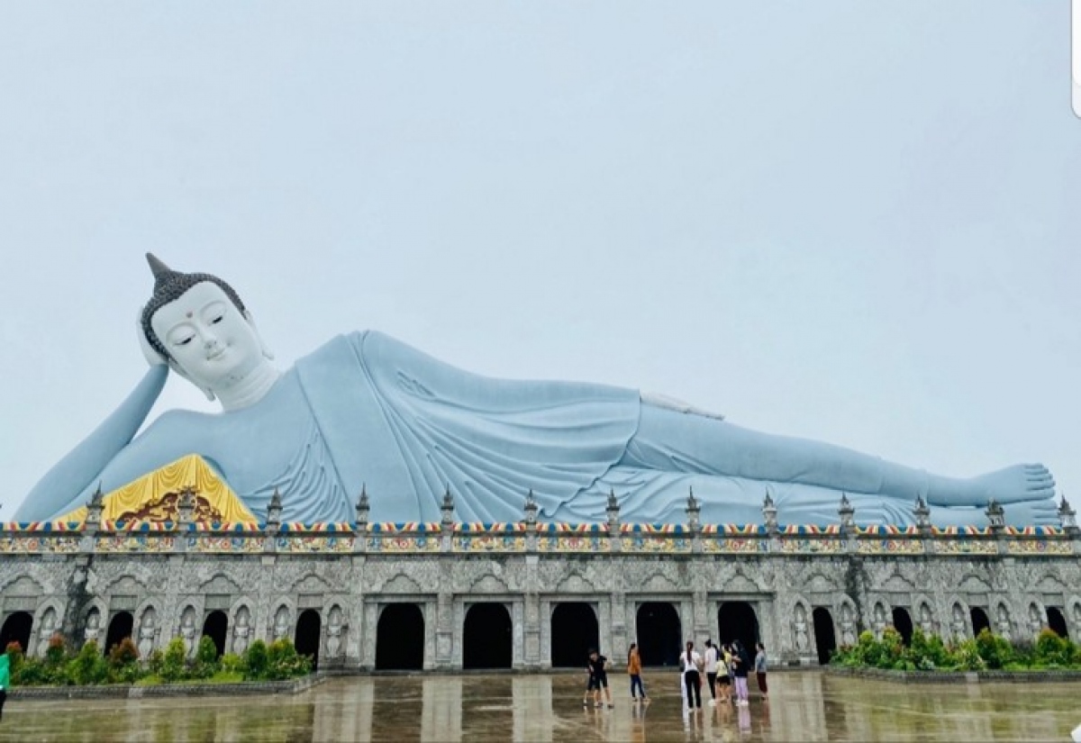 Som Rong pagoda’s recling Buddha statue (Photo: Ngoc Anh)