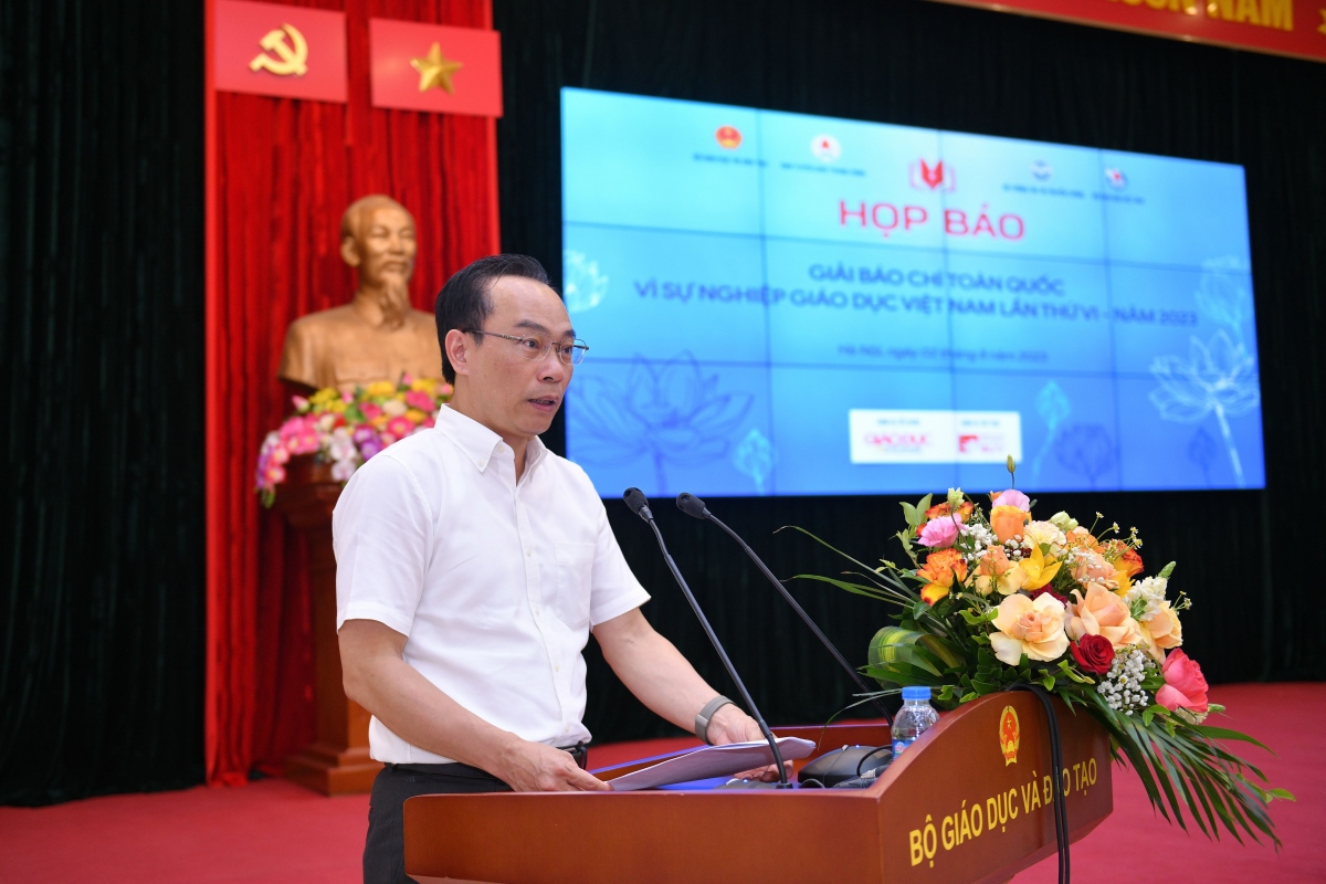 Thứ trưởng Bộ GD-ĐT Hoàng Minh Sơn phát biểu tại buổi lễ