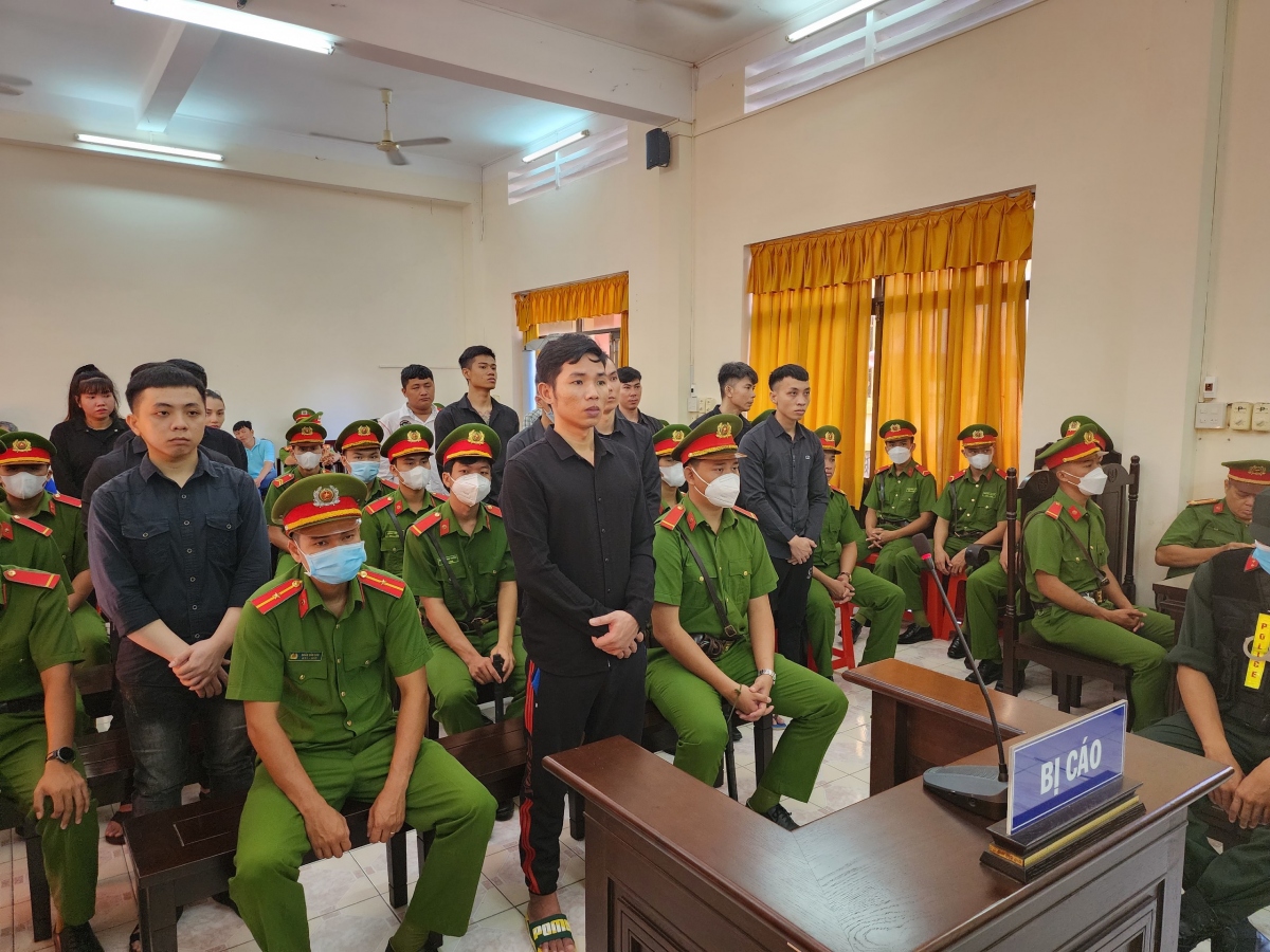 17 bị can bị truy tố đưa ra xét xử trong vụ án.