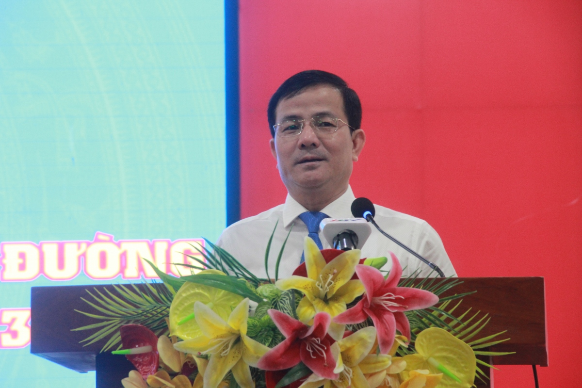 Phó Bí thư Thường trực Tỉnh ủy, Chủ tịch HĐND tỉnh Hậu Giang Trần Văn Huyến phát biểu tại buổi khai mạc Hội thi.