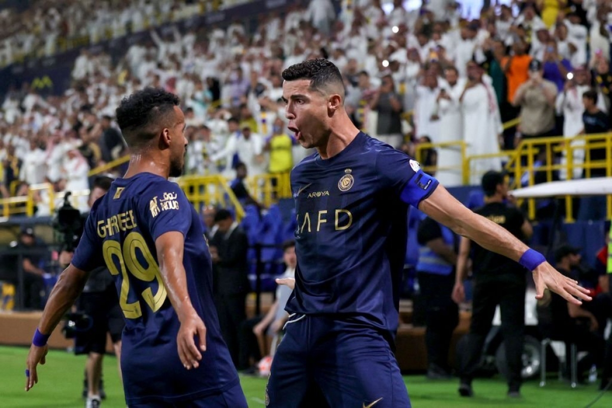Ronaldo sớm giúp Al Nassr vượt lên dẫn trước (Ảnh: Getty)