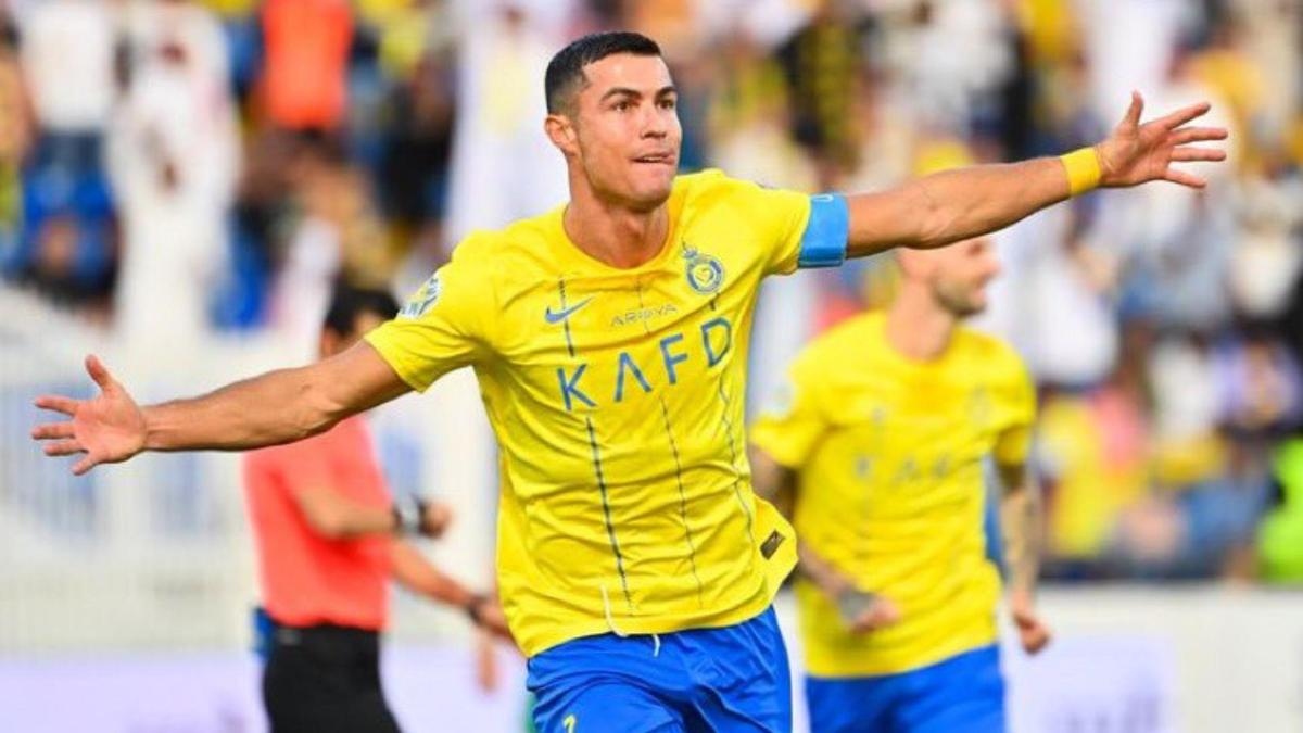 Ronaldo mở ra chiến thắng cho Al Nassr trước Raja Casablanca. (Ảnh: Getty)