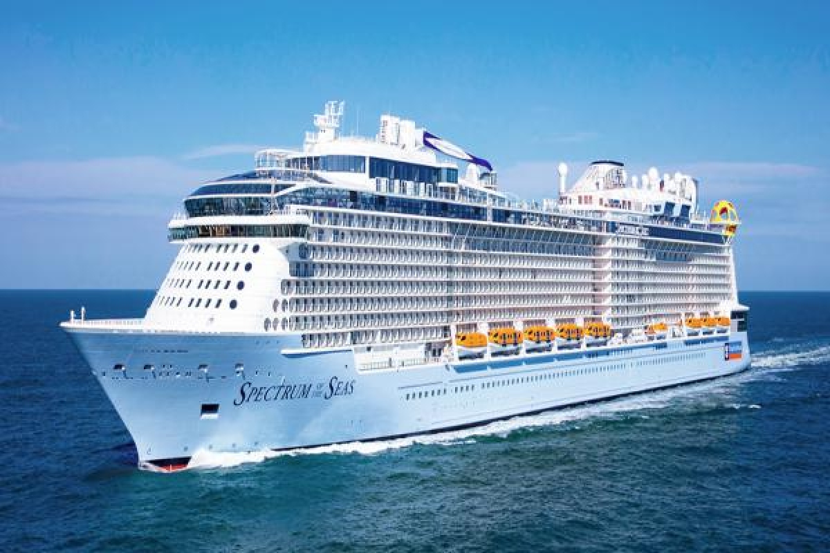 Spectrum of the Seas docks at Nha Trang port in the southcentral province of Khanh Hoa on August 21, bringing 4,308 tourists and crew members. (Photo: Internet)