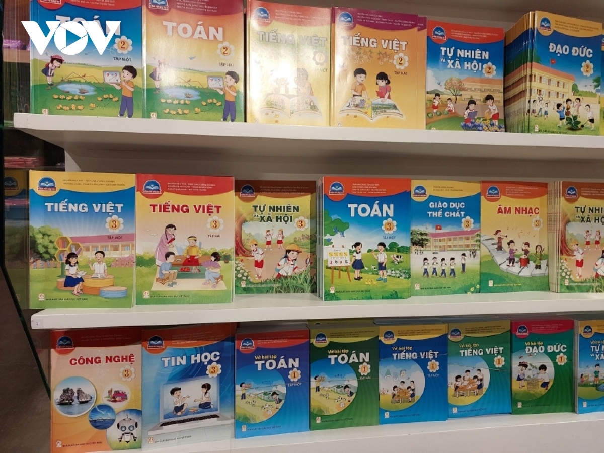 Thủ tướng yêu cầu đảm bảo đủ sách giáo khoa sử dụng trong năm học mới 2023-2024