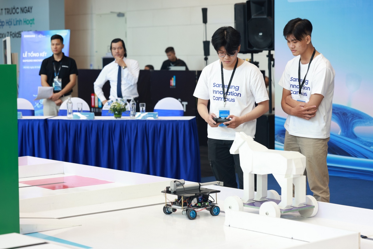 Các đội thi tham gia thi đấu Robocon trong chương trình Samsung Innovation Campus - 1 trong số các chương trình CSR tiêu biểu của Samsung 