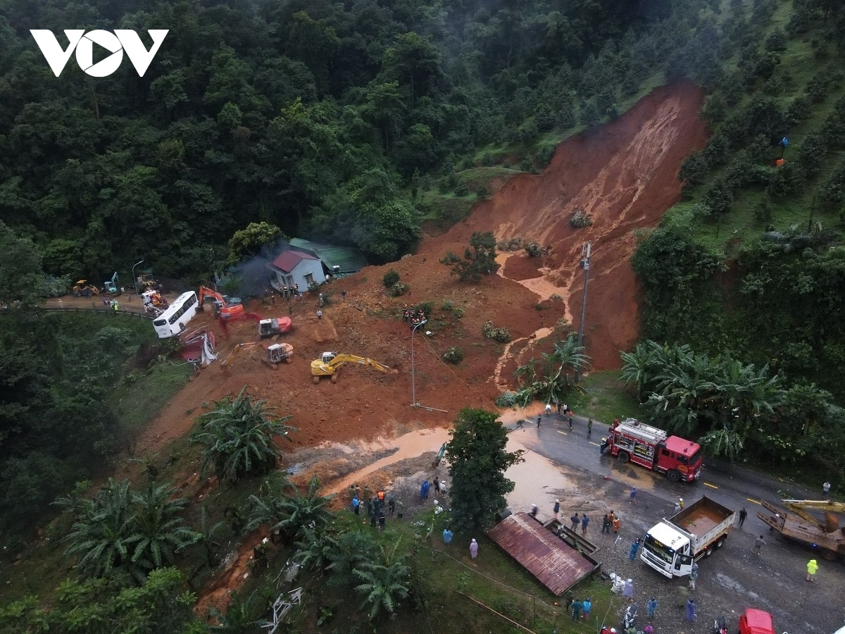 Hiện trường vụ sạt lở đèo Bảo Lộc khiến anh Phạm Ngọc Anh và 3 chiến sĩ CSGT tử vong do bị vùi lấp