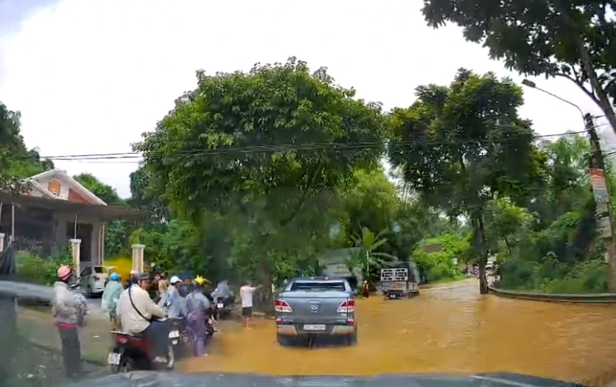 Sạt lở, ngập lụt vì mưa kéo dài ở Lào Cai