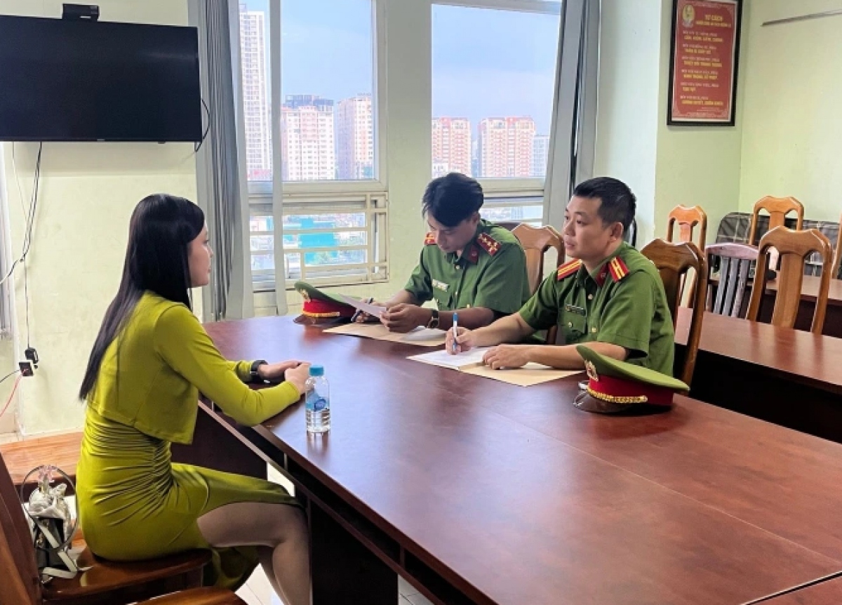 Hạnh tại cơ quan điều tra (Ảnh: Công an cung cấp).