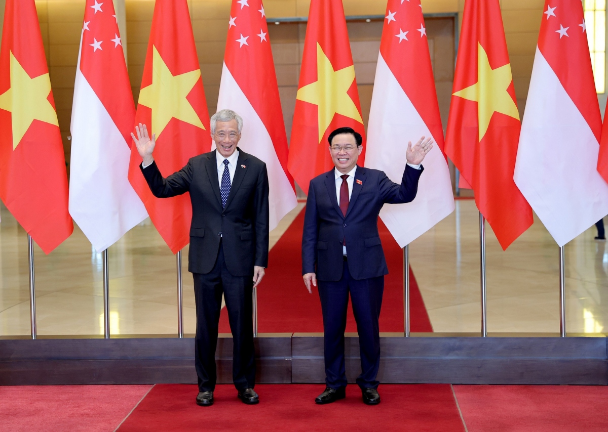 During a meeting held with Chairman of the National Assembly (NA) Vuong Dinh Hue, both sides reaffirm the close ties that between the two countries, as well as spending time to discuss regional and international developments.