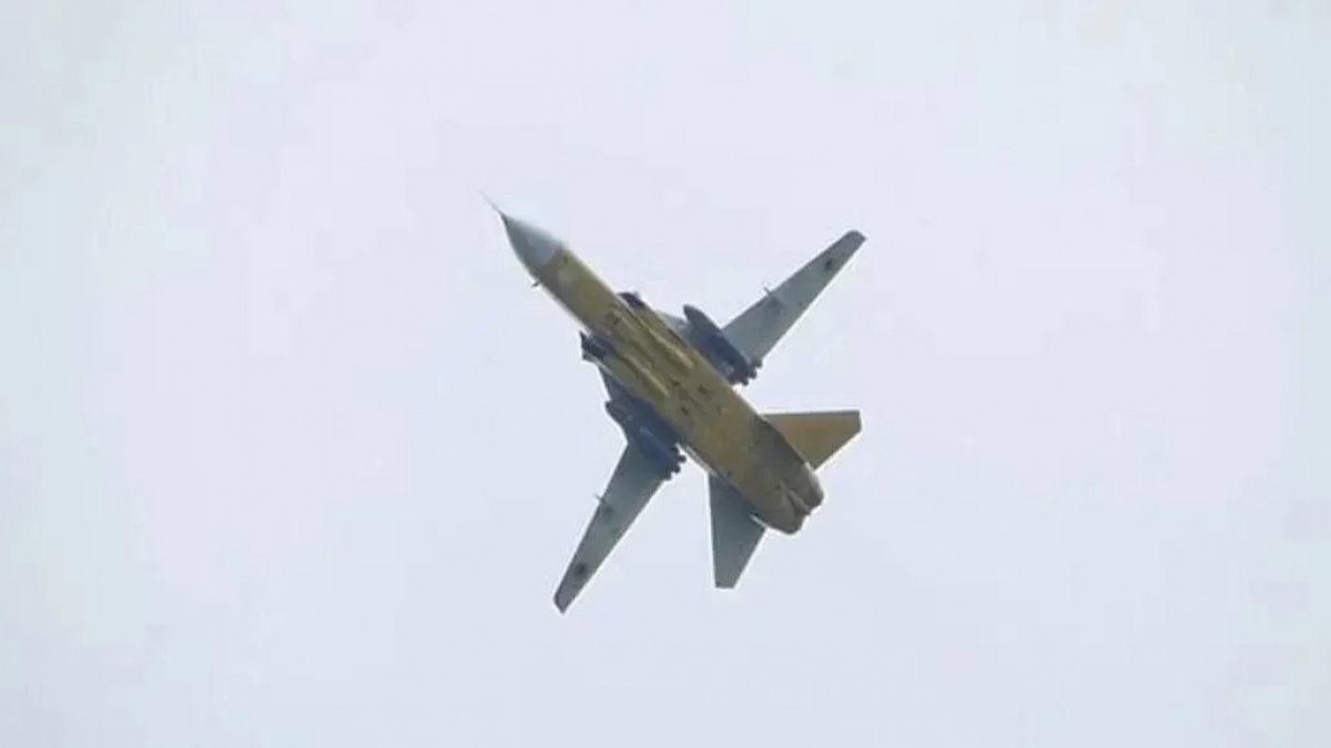 Máy bay Su-24 của Ukraine mang tên lửa Storm Shadow. Ảnh: Eurasian Times
