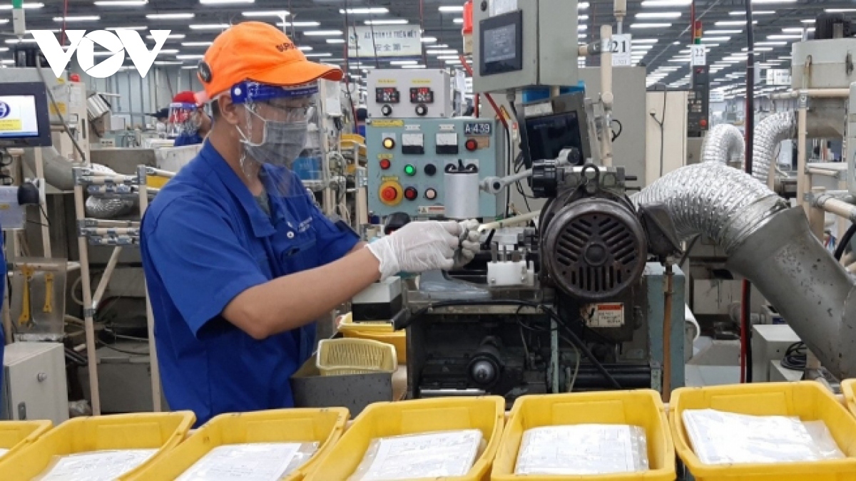 Hội đồng tiền lương quốc gia sẽ họp bàn về mức tăng lương tối thiểu vùng năm 2024 cho NLĐ (Ảnh minh họa)