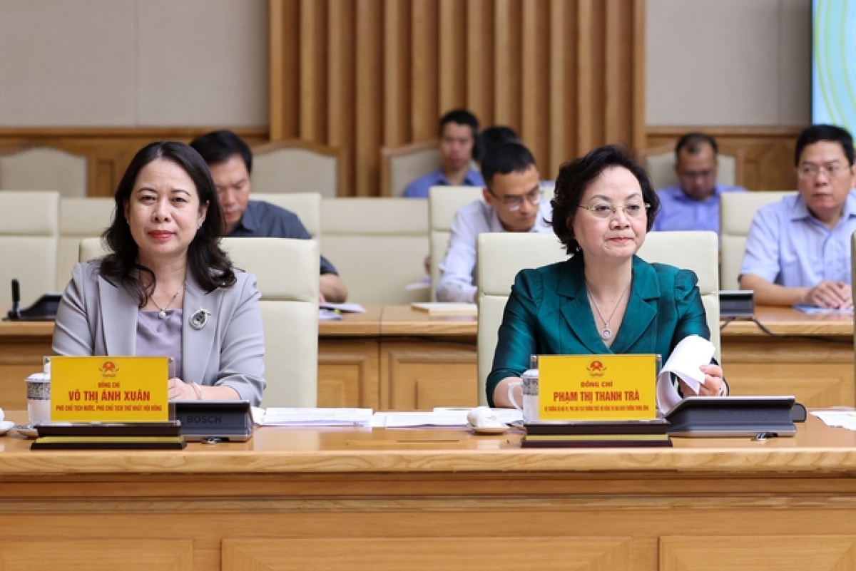 Các Phó Chủ tịch Hội đồng: Phó Chủ tịch nước Võ Thị Ánh Xuân, Bộ trưởng Bộ Nội vụ Phạm Thị Thanh Trà tại cuộc họp (Ảnh: chinhphu.vn)