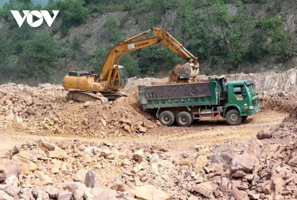 Vướng thủ tục khai thác đất đắp,nhiều dự án chậm tiến độ.