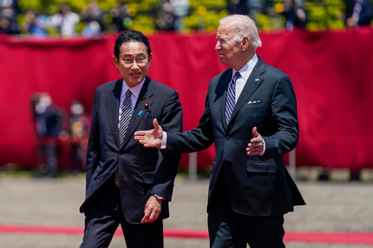 Tổng thống Mỹ Joe Biden gặp Thủ tướng Nhật Bản Fumio Kishida tại Cung điện Akasaka, Tokyo, ngày 23/5/2022. Ảnh: AP