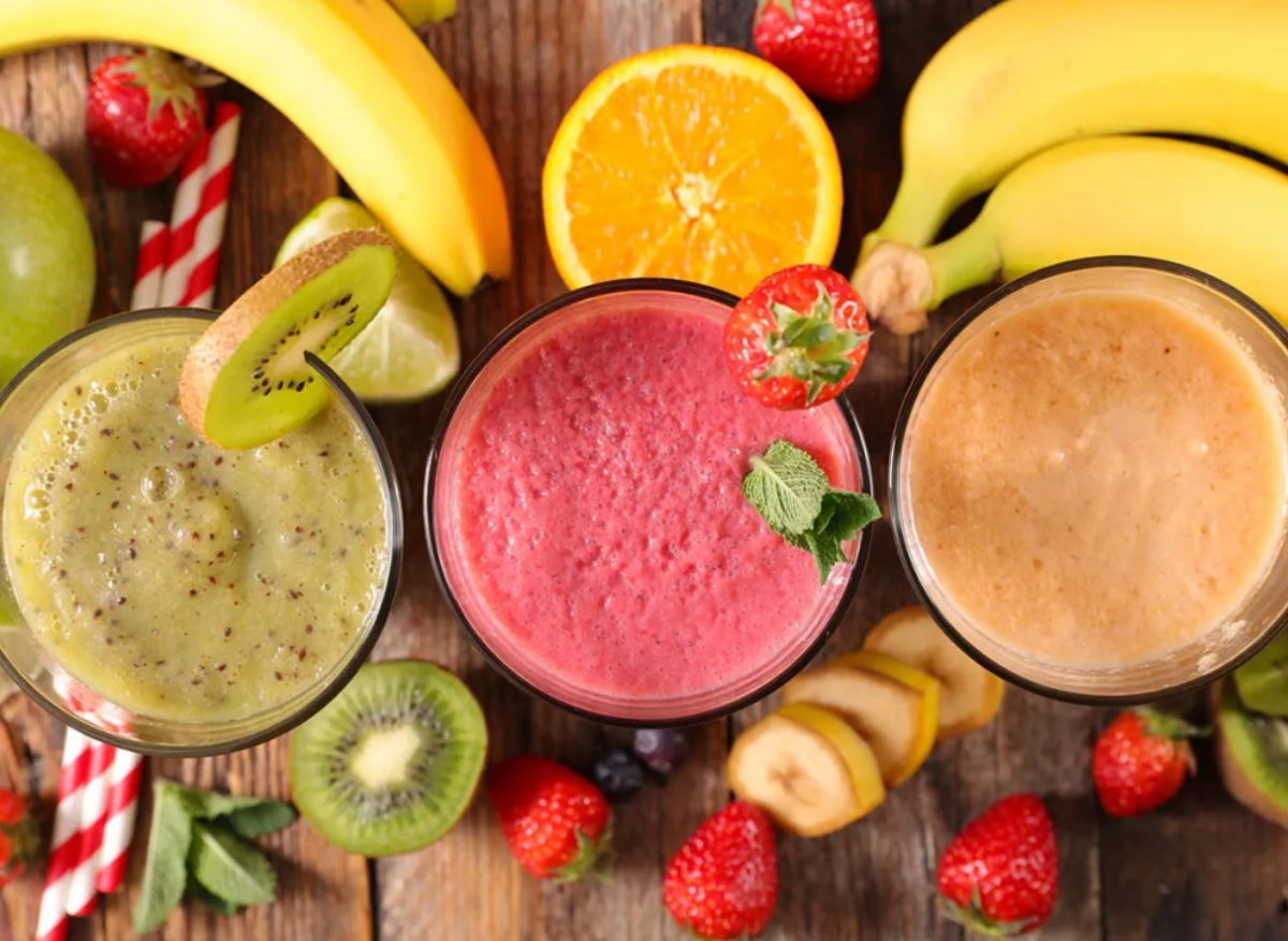 Sinh tố hoa quả: Sinh tố hoa quả là nguồn cung cấp dồ dào vitamin và các chất dinh dưỡng cần thiết cho cơ thể, đặc biệt đối với bệnh nhân tiểu đường. Loại đường trong hoa quả là fructose nên không ảnh hưởng nhiều đến đường huyết. Chất xơ trong hoa quả cũng có tác dụng giúp ổn định đường huyết. 