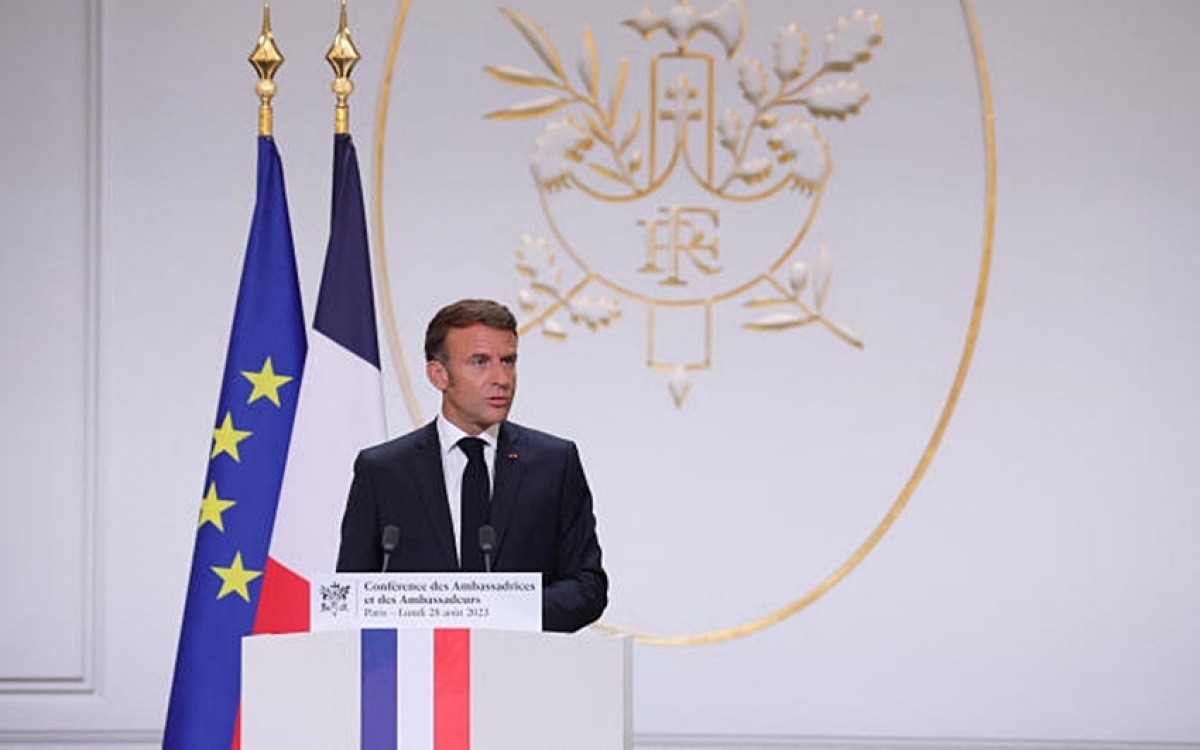 Tổng thống Pháp Emmanuel Macron tại Hội nghị các đại sứ hàng năm tại điện Elysée. Ảnh: Le Monde.