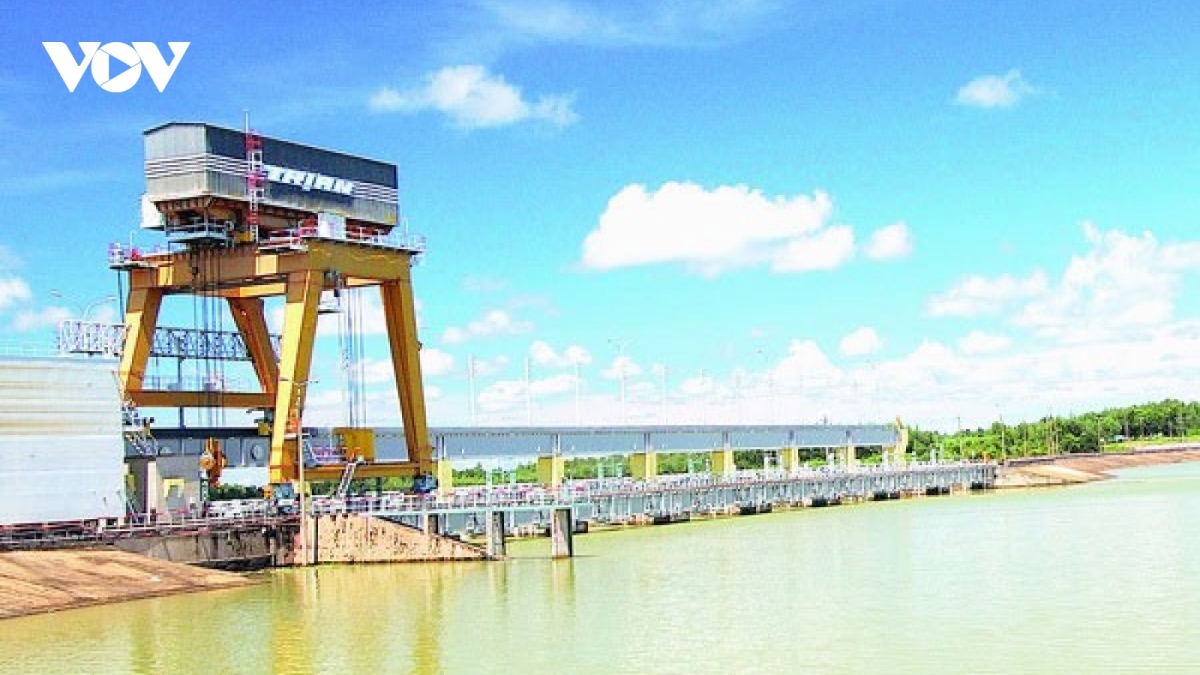 Tri An is an artificial lake located in the Dong Nai river which is one of the favourite camping sites of young people. Located 60 kilometres from Ho Chi Minh City, the lake stores water which in turn supplies the Tri An Hydropower Plant.
