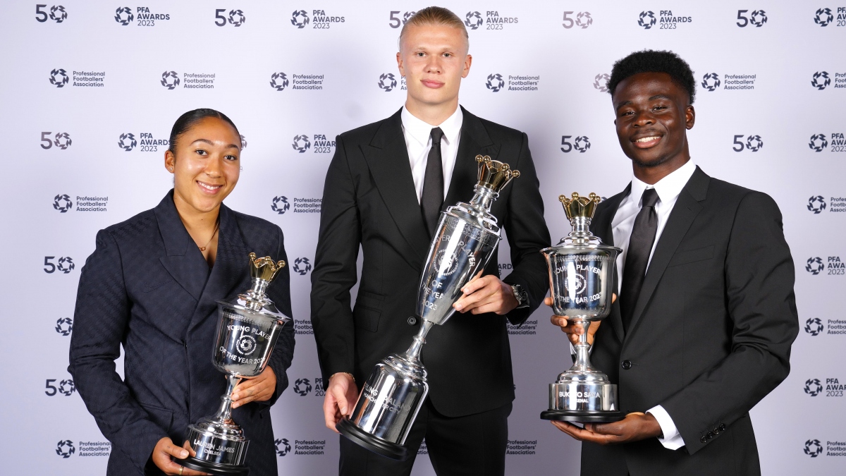 Lauren James, Erling Haaland và Bukayo Saka tại lễ trao giải của PFA. (Ảnh: Getty)