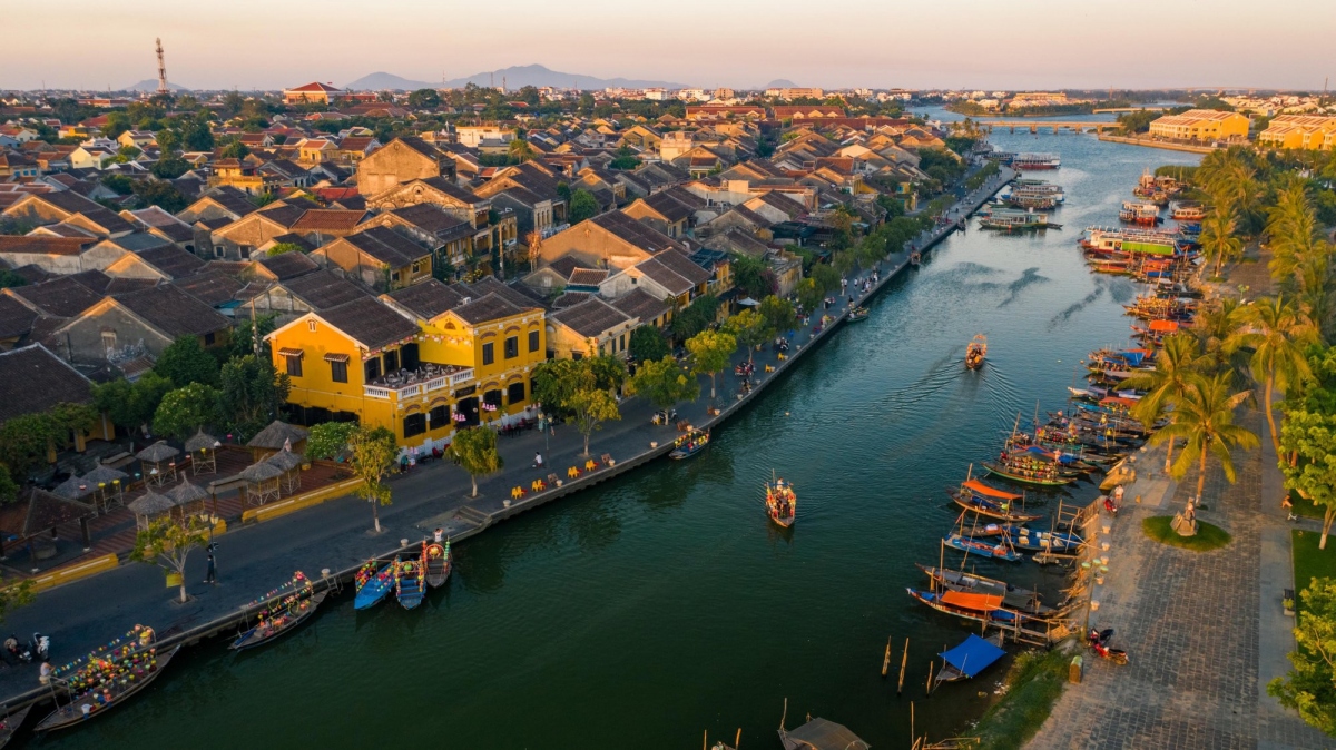 A stay in harmonious Hoi An is a journey into the country’s lavish and cultured past. This was once one of the most important ports in Asia, with traders from as far afield as Japan, Spain, and North America filling the pockets of local merchants with gold.