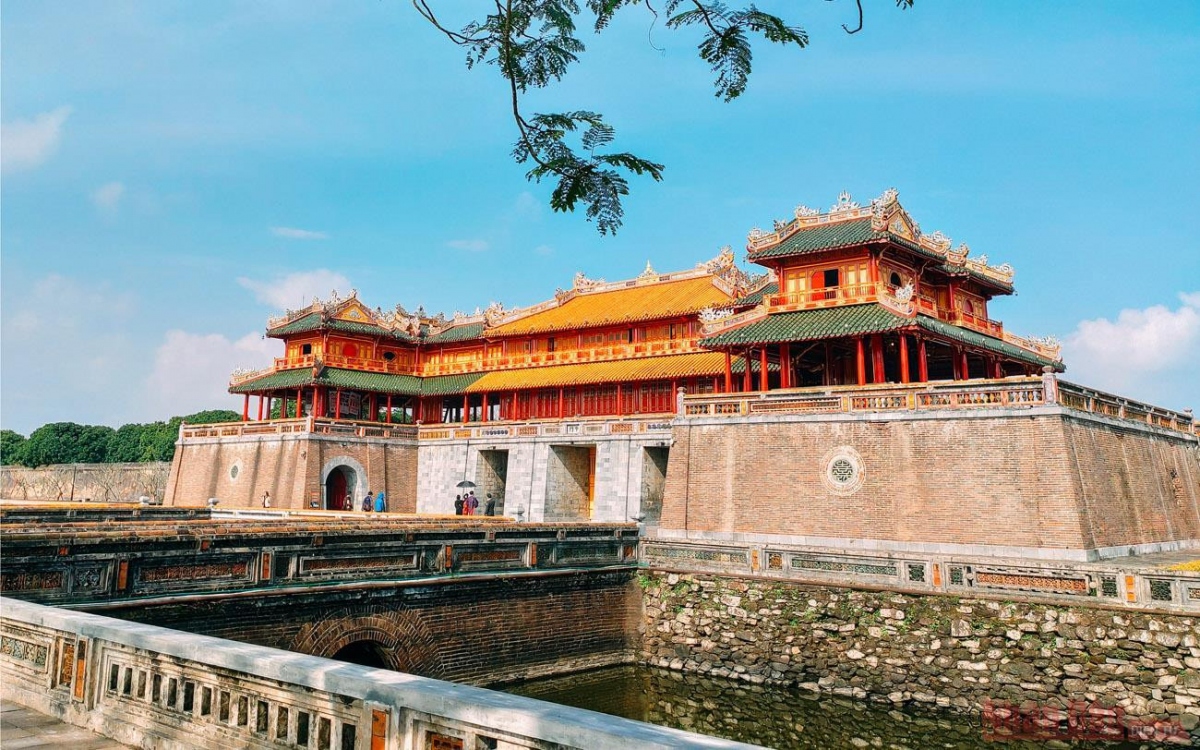 Hue is the best experience for those interested in Vietnamese imperial history. The former capital of the Nguyen dynasty, which ruled over large parts of Vietnam, Laos and Cambodia in the 19th and 20th centuries, drips with imperial history, despite enduring the ravages of US bombers during the American War. Much was lost in Hue, but the grandeur of dynastic Vietnam lives on in the Citadel and Imperial Enclosure, housing the emperor’s residence, temples, palaces, and court.