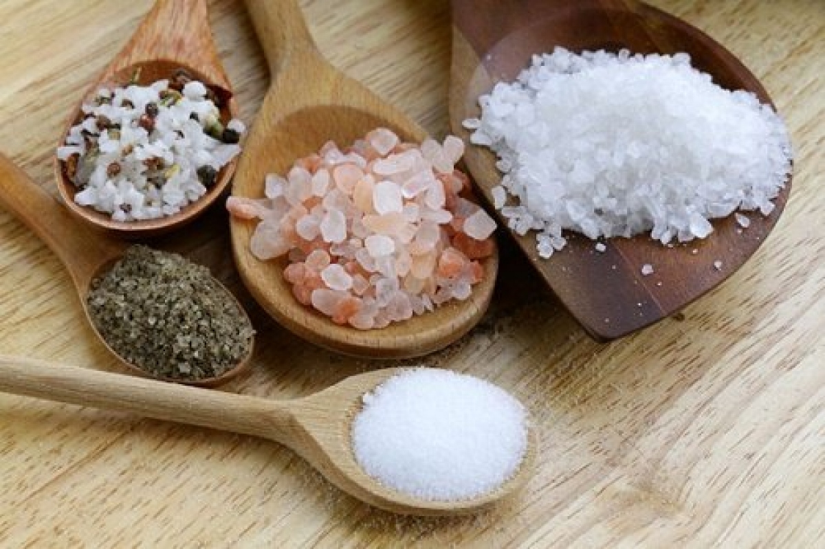 Các loại muối kết hợp với dầu gội sẽ cho ra kết quả bất ngờ dành cho tóc. (Ảnh minh họa)