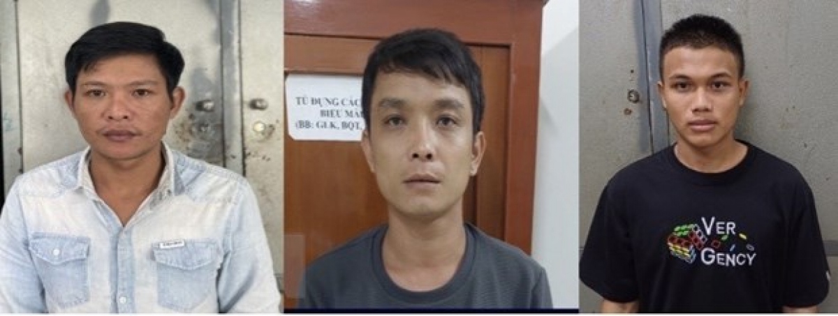 Các đối tượng (từ trái qua phải) Trần Văn Bảo, Hồ Thanh Hậu và Nguyễn Văn Đan Thuần tại cơ quan công an
(Ảnh: TTXVN)