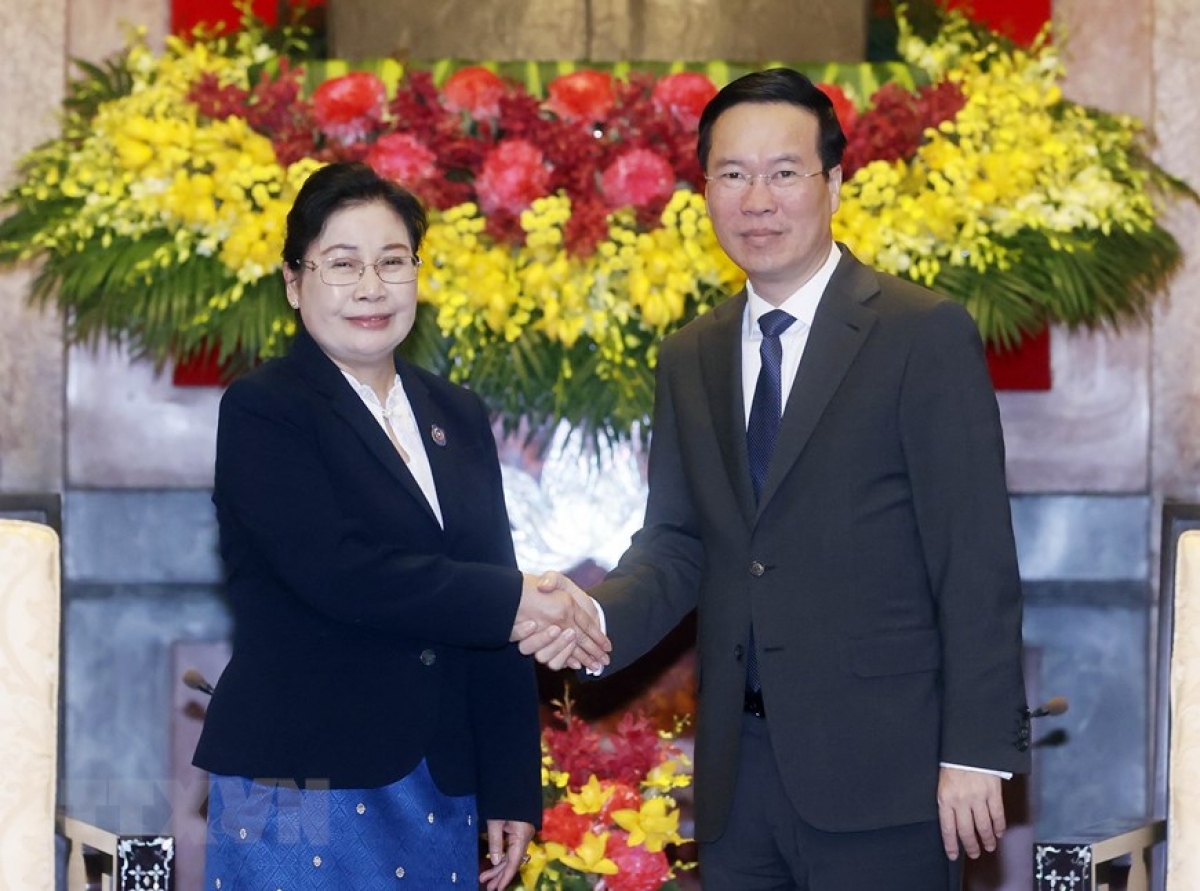 Chủ tịch nước Võ Văn Thưởng tiếp Bí thư Trung ương Đảng, Chánh án Tòa án Nhân dân Tối cao Lào Viengthong Siphandon. (Ảnh: Thống Nhất/TTXVN)