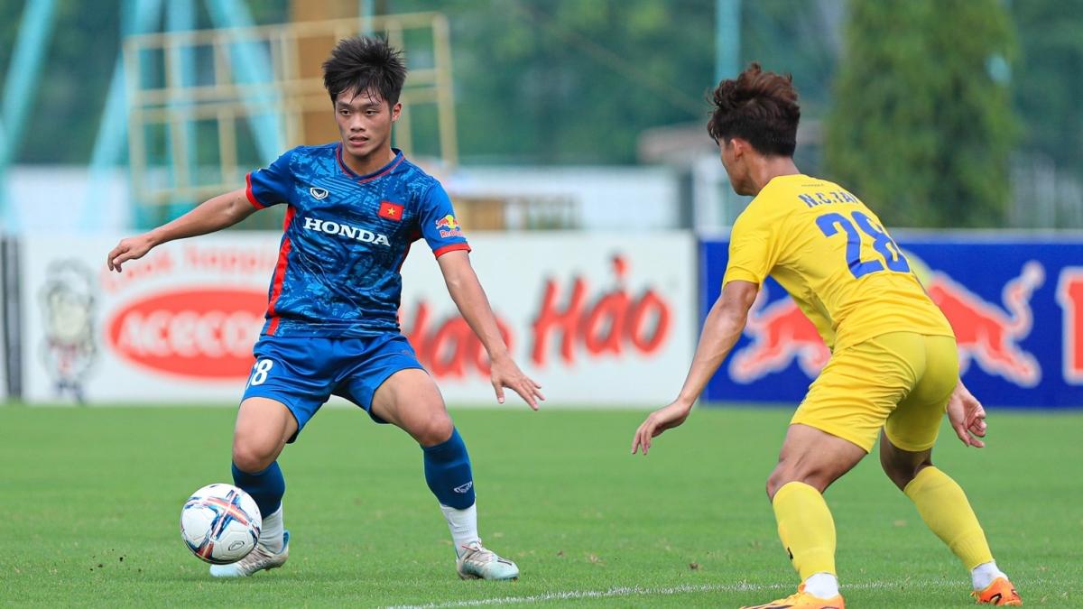 U23 Việt Nam hoà 2-2 với U21 Hà Nội trong trận đấu ưu tiên thử nghiệm. (Ảnh: Minh Dân)