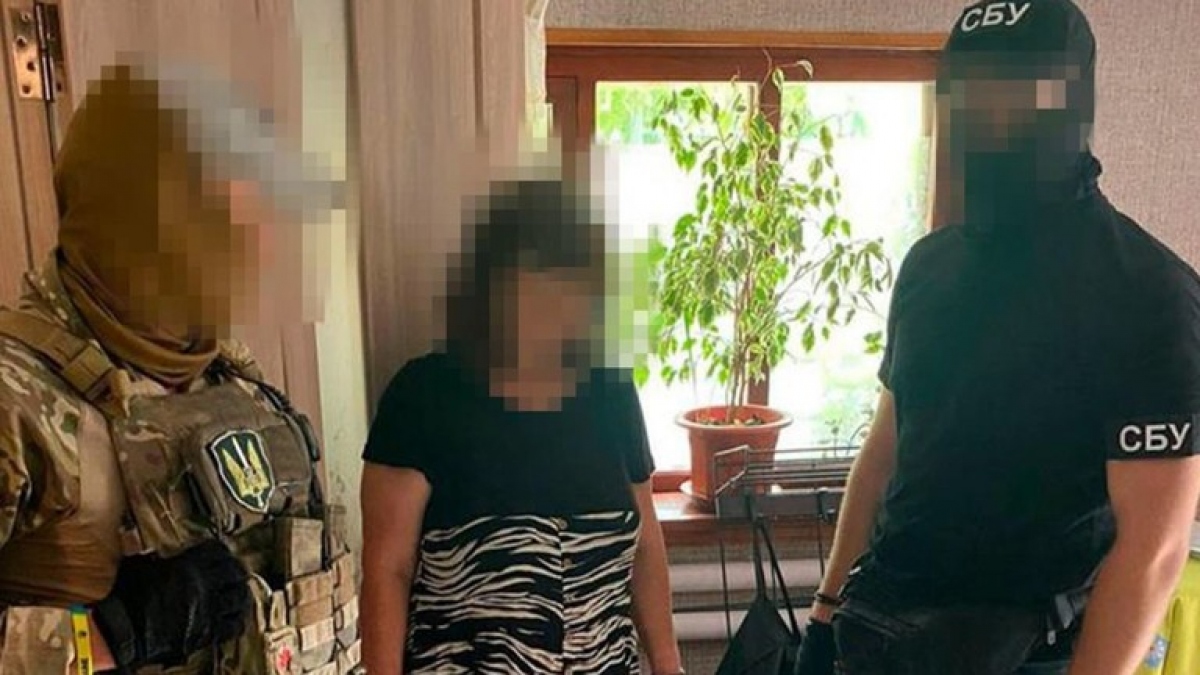 SBU bắt giữ người phụ nữ liên quan đến âm mưu ám sát Tổng thống Volodymyr Zelensky. Ảnh: SBU