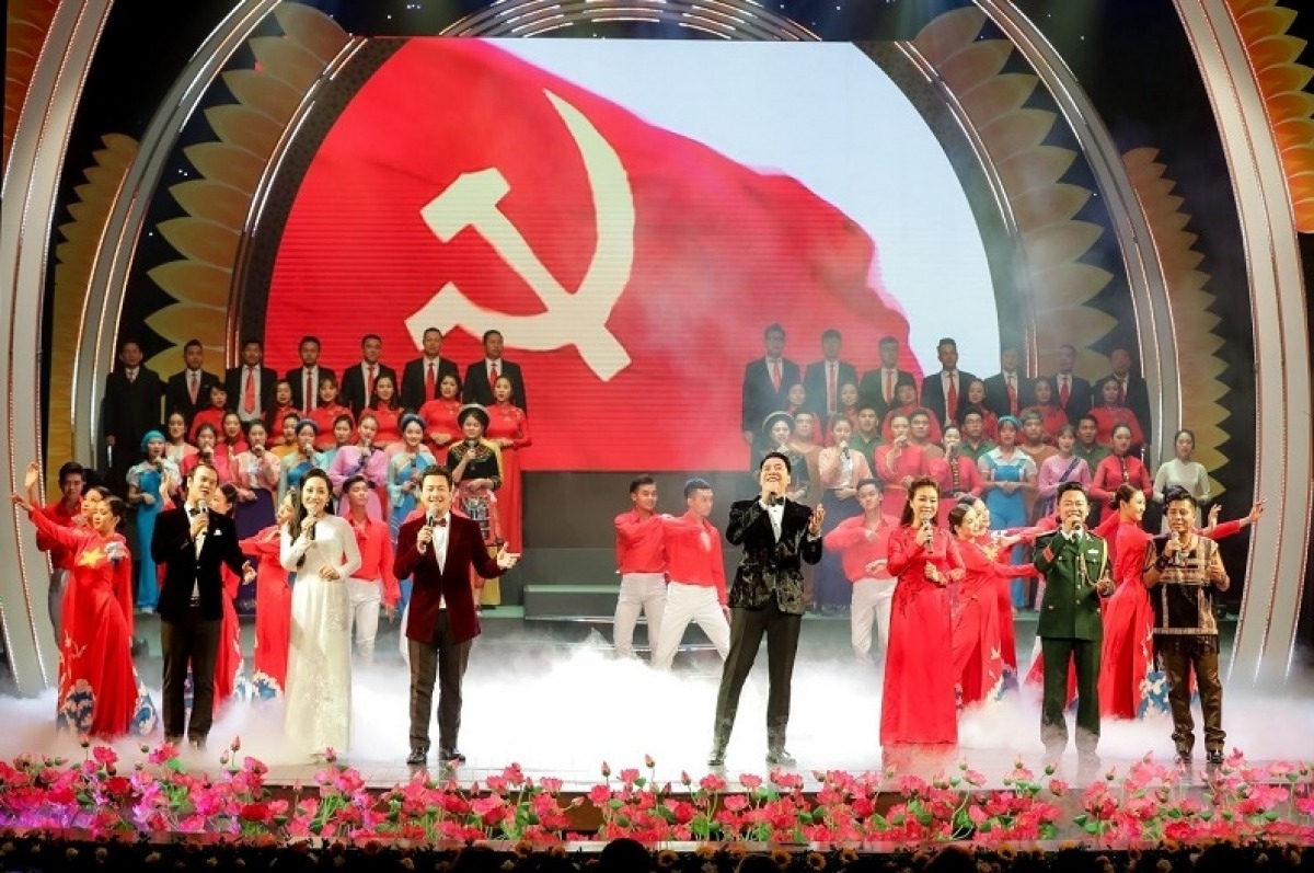Chúng ta hoàn toàn có quyền tự hào về những chặng đường vinh quang của văn hóa Việt Nam dưới sự lãnh đạo của Đảng và Chủ tịch Hồ Chí Minh vĩ đại. 