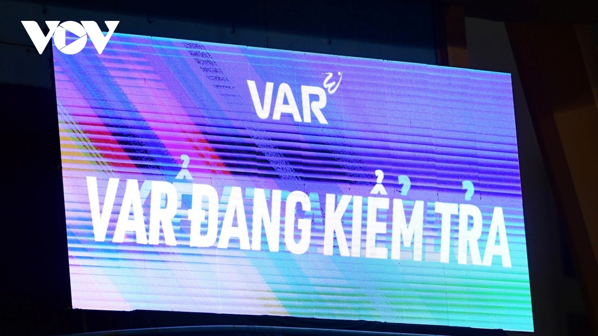 VAR lần đầu xuất hiện tại V-League