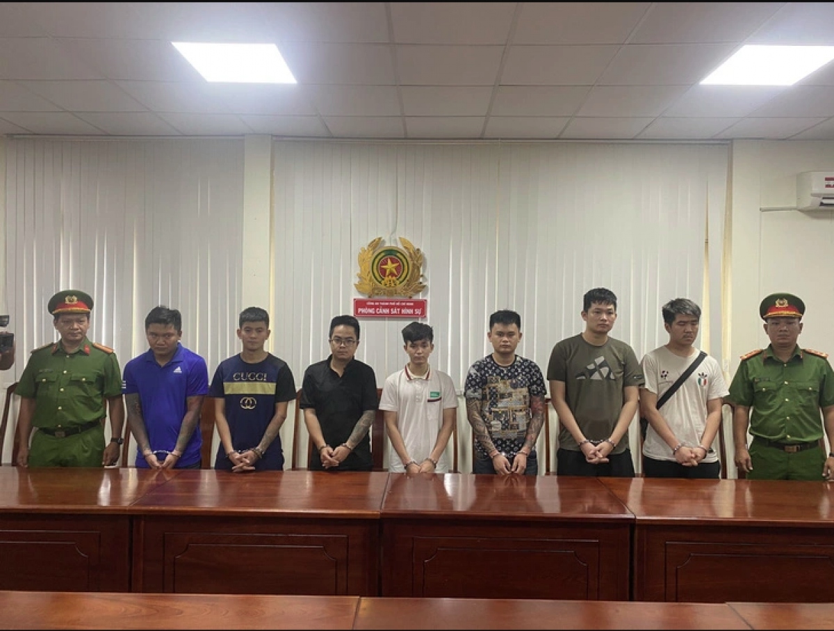 Công an TP.HCM bắt giữ 7 đối tượng thuộc băng nhóm. (Ảnh: CACC)
