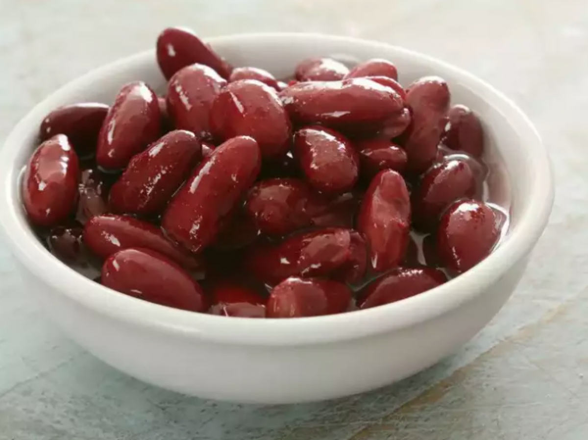 Ngăn ngừa đầy hơi và khó chịu: Ngâm và nấu đậu thận đúng cách giúp giảm mức độ các hợp chất có thể dẫn đến đầy hơi và chướng bụng. Sự phân hủy của các loại đường phức tạp trong quá trình ngâm và nấu giúp đậu dễ tiêu hóa hơn, giảm khả năng khó chịu về tiêu hóa do đầy hơi.