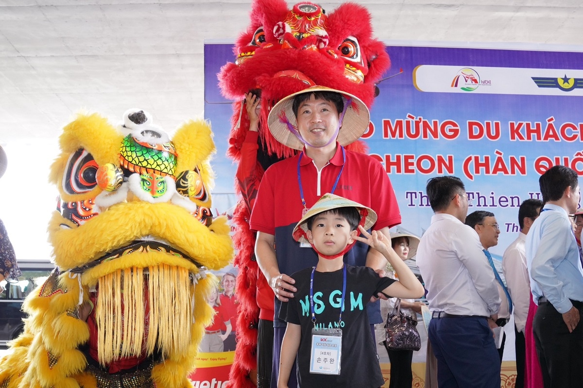 Vietjet chào đón chuyến bay thẳng đầu tiên kết nối cố đô Huế với thủ đô Seoul (Hàn Quốc)