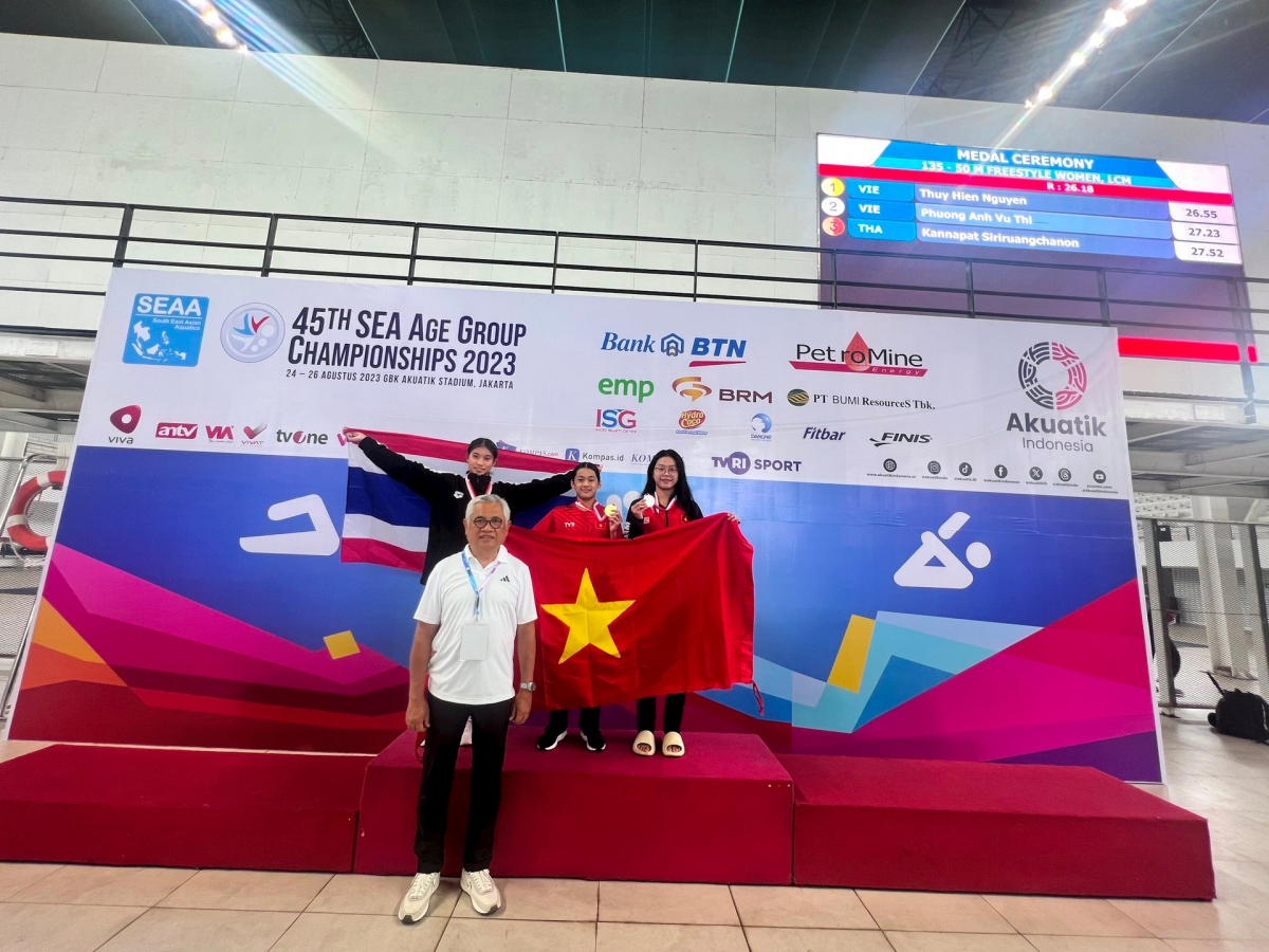 Vietnam wins 16 gold medals on the first day of SEA age group swimming champs. (Photo: Hanoimoi.vn)
