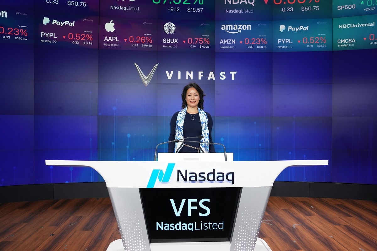 CEO Toàn cầu VinFast – bà Lê Thị Thu Thủy tại lễ rung chuông ở Nasdaq