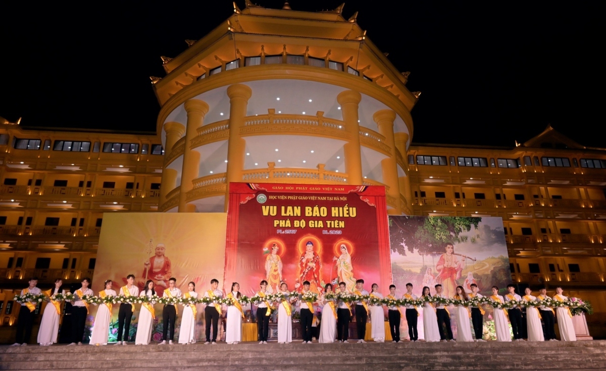 Held annually on the 15th day of the seventh lunar month, the Vu Lan Festival, also known as ‘All Souls’ Day’, is the nation’s second largest traditional festival after the lunar New Year (Tet) festival.