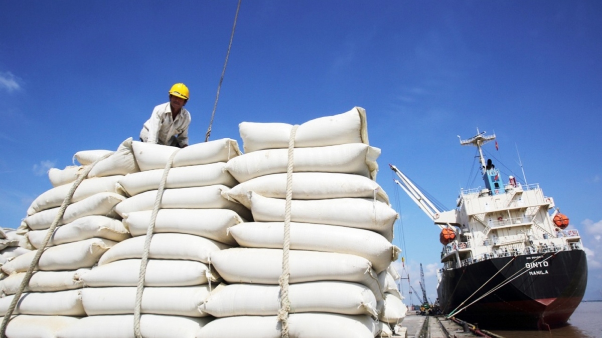 Giá gạo Việt Nam cả xuất khẩu và tại thị trường trong nước đang tăng mạnh thời gian qua. (Ảnh minh họa)