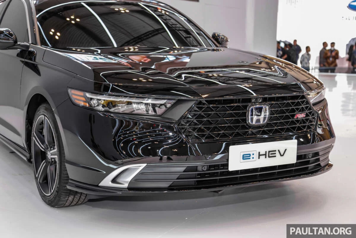 Chiếc xe mà Honda mang đến GIIAS 2023 là phiên bản RS với hệ thống truyền động hybrid e:HEV và i-MMD.