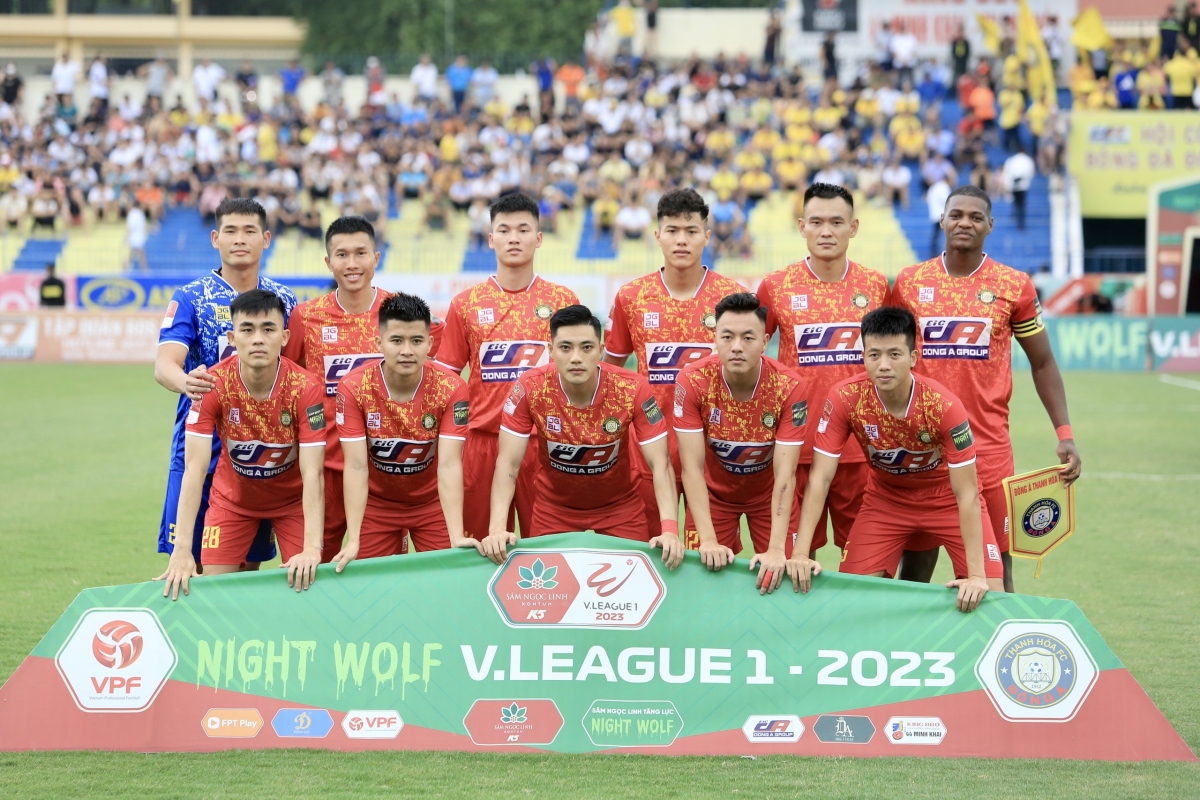 Hoàng Thái Bình (số 28) vắng mặt ở trận đấu cuối cùng tại V-League 2023 (Ảnh: VPF).