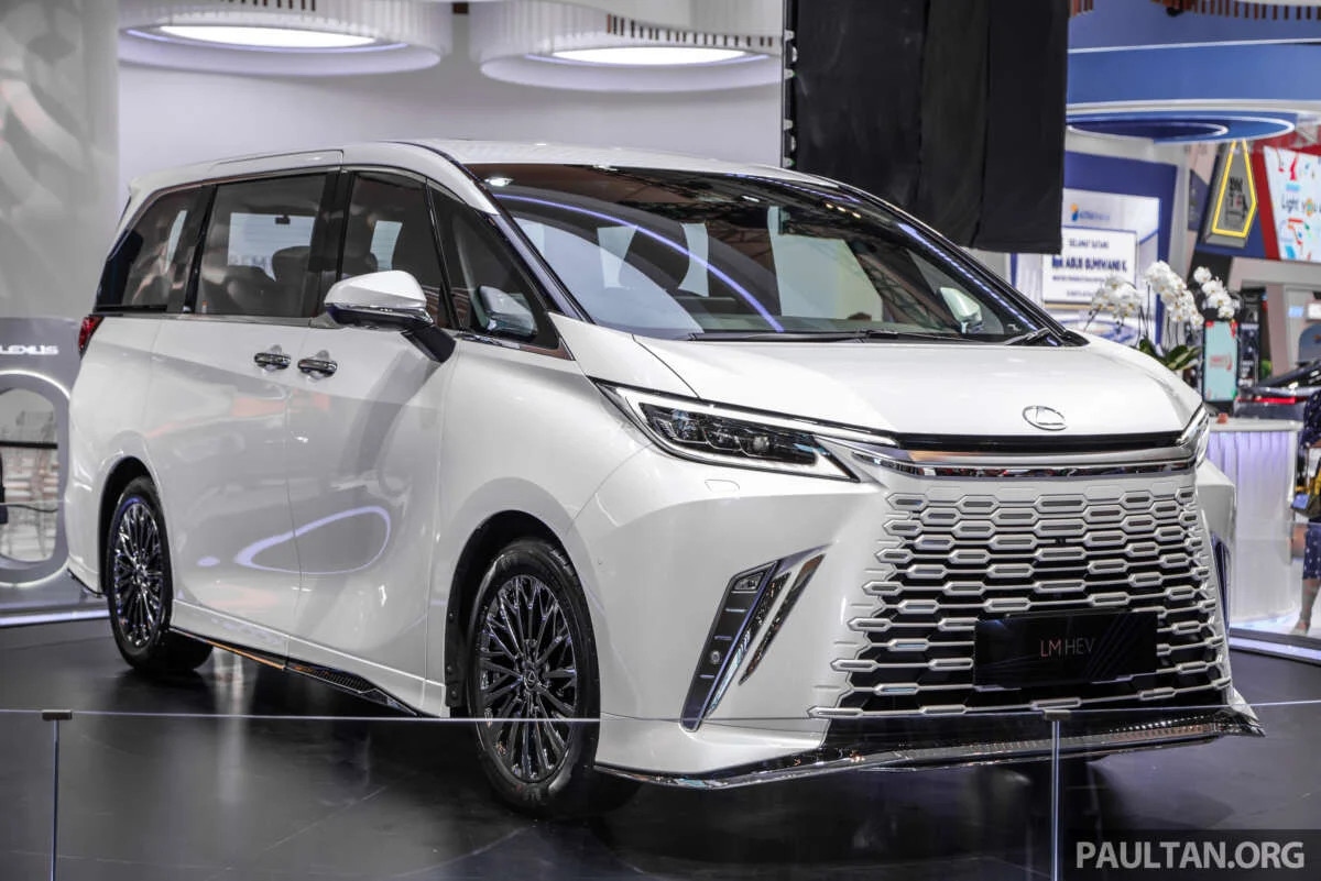 Toyota Alphard hoàn toàn mới đã được ra mắt tại Triển lãm ô tô quốc tế Gaikindo Indonesia (GIIAS) 2023, nhưng nó không phải là chiếc MPV hạng sang duy nhất góp mặt tại sự kiện này, mà đó là Lexus LM. Cụ thể, Lexus đã tiết lộ nguyên mẫu chính thức của chiếc MPV hạng sang Lexus LM thế hệ thứ hai tại tại GIIAS 2023.
