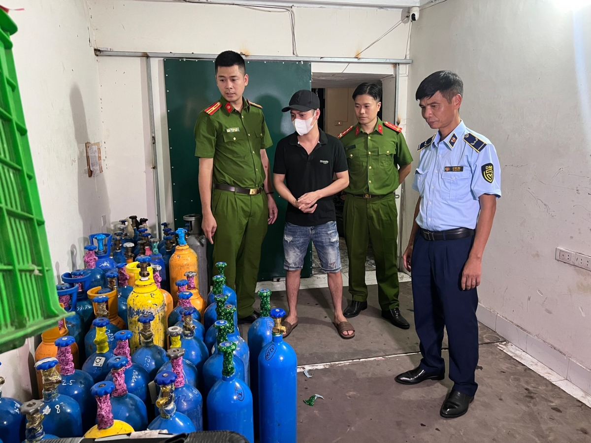 Khoảng 70 bình khí N2O các loại (tổng trọng lượng khí N2O là 140kg) bị thu giữ