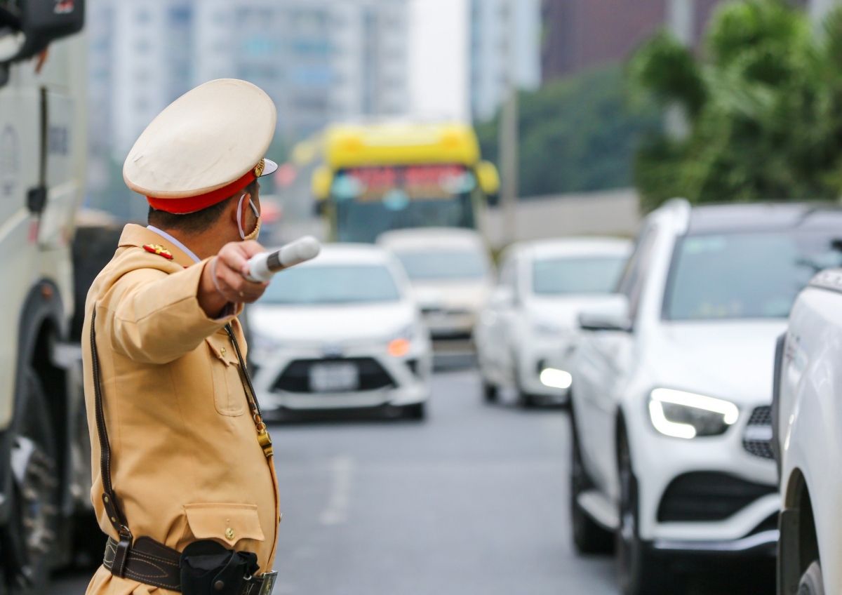 Cảnh sát giao thông tăng cường lực lượng điều tiết giao thông