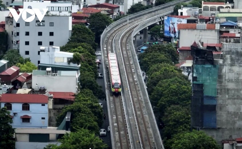 The dual track rail metro line has a total length of 12.5km stretching from Nhon to Hanoi railway station. The line passes through eight elevated stations and four underground stations.