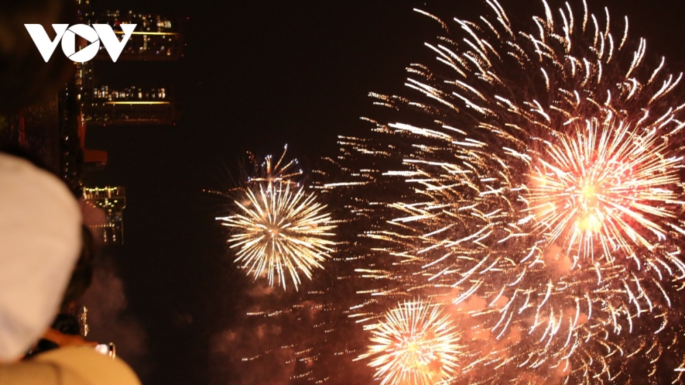 This year, the Ho Chi Minh City administration lets off National Day fireworks at two venues – one near the Saigon River, and another at Dam Sen Cultural Park.