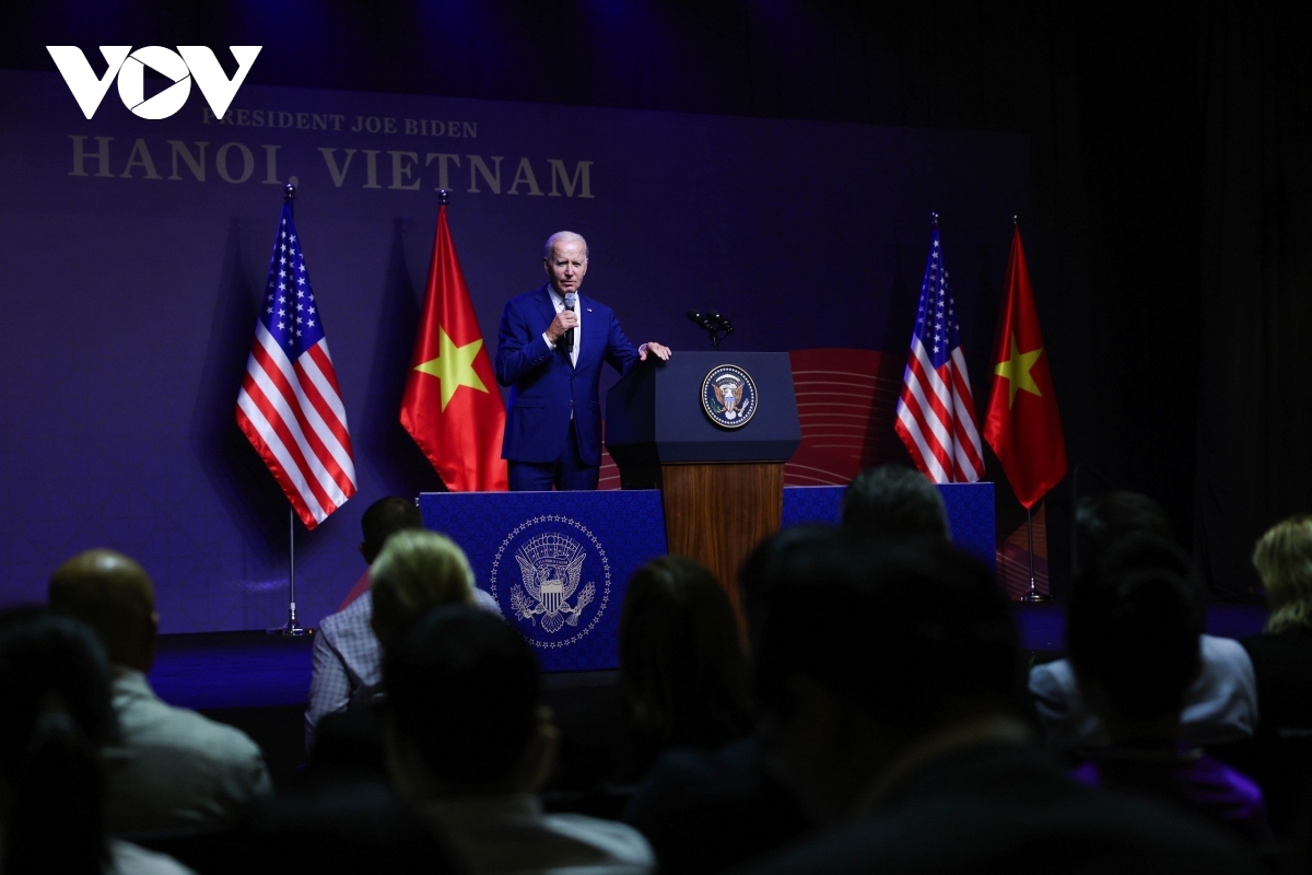 Họp báo tối 10/9 tại khách sạn Marriott, Hà Nội, Tổng thống Biden đã cảm ơn sự đón tiếp của Việt Nam và nhấn mạnh chuyến thăm cấp Nhà nước của ông mang tính lịch sử.